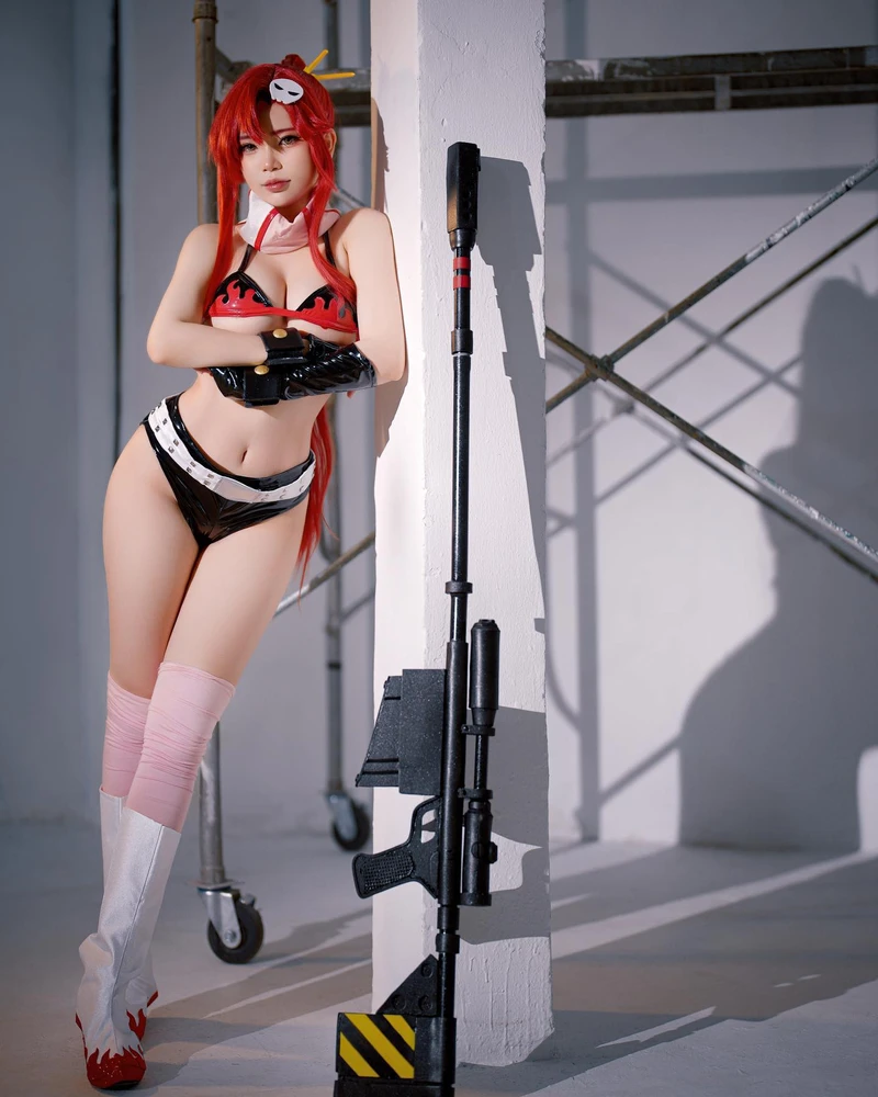 Hình ảnh Zinie Quỳnh cosplay anime với tóc màu nổi bật