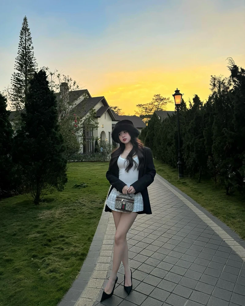 Hình ảnh check in biển của Lê Kim Loan mặc bikini đẹp