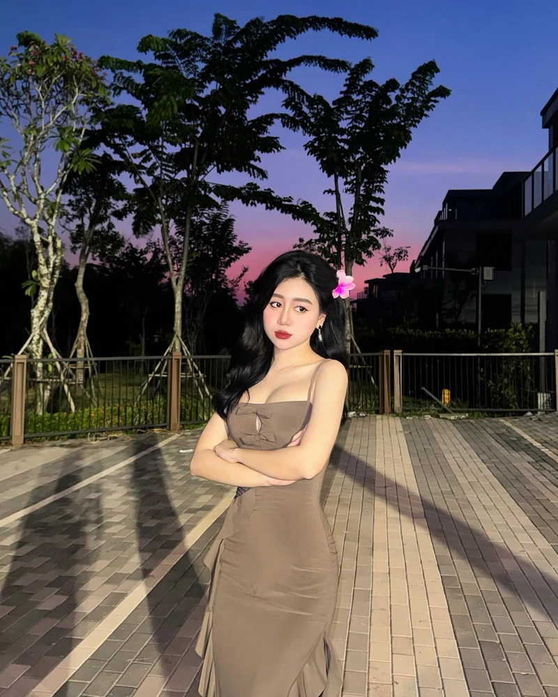 Hình ảnh hot girl Lê Kim Loan bikini chụp ngoài trời sắc nét
