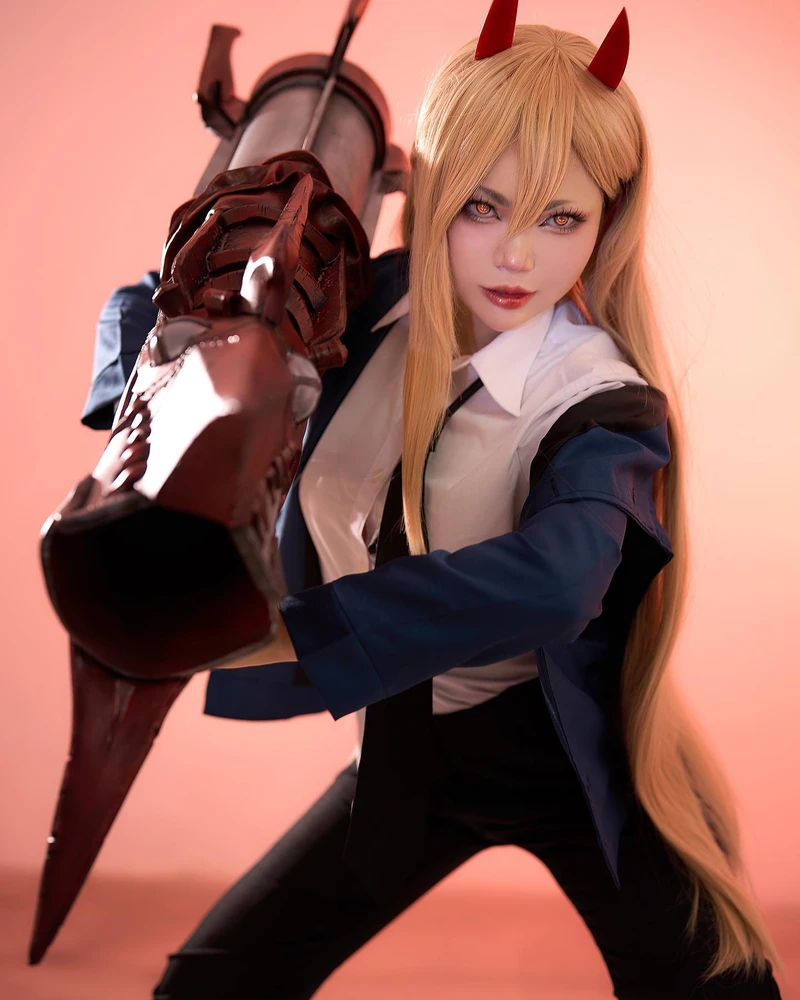 Hình ảnh nữ cosplayer Zinie Quỳnh phong cách game anime