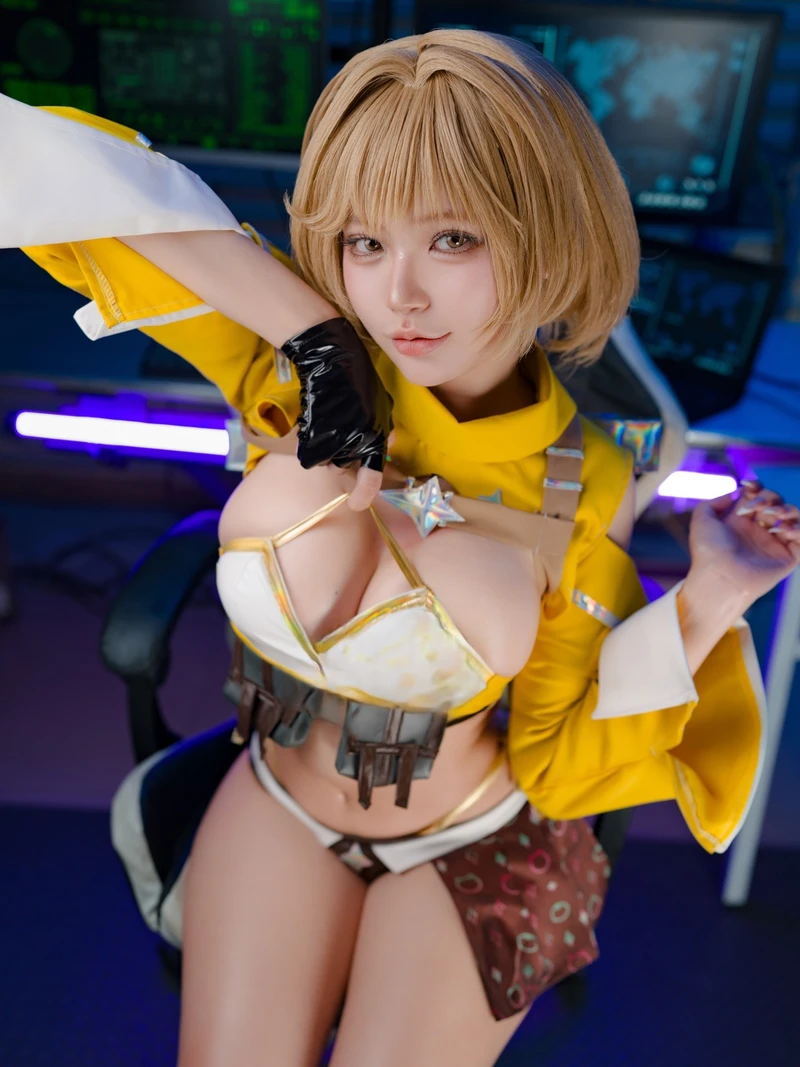 Kiểu outfit game nữ hợp ảnh cosplay của Zinie Quỳnh