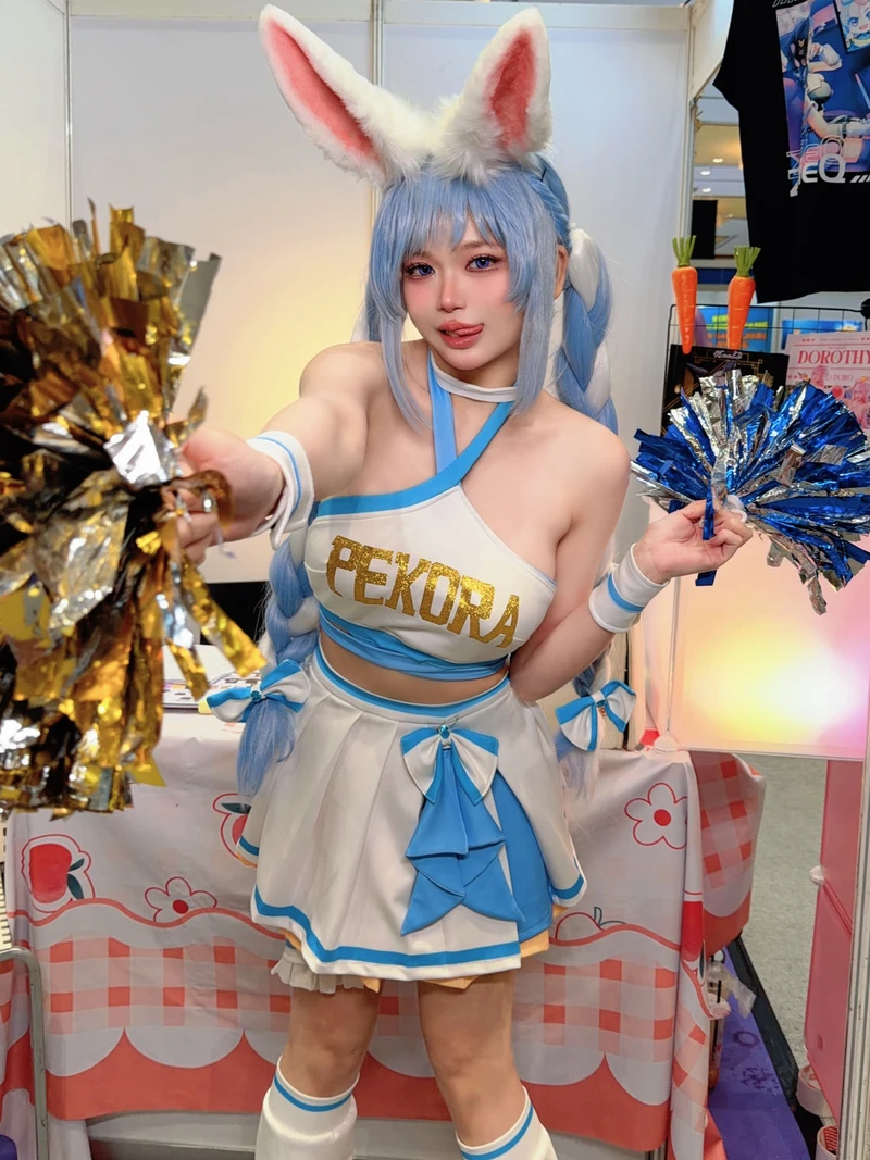 Kiểu tóc anime giúp Zinie Quỳnh cosplay giống nhân vật