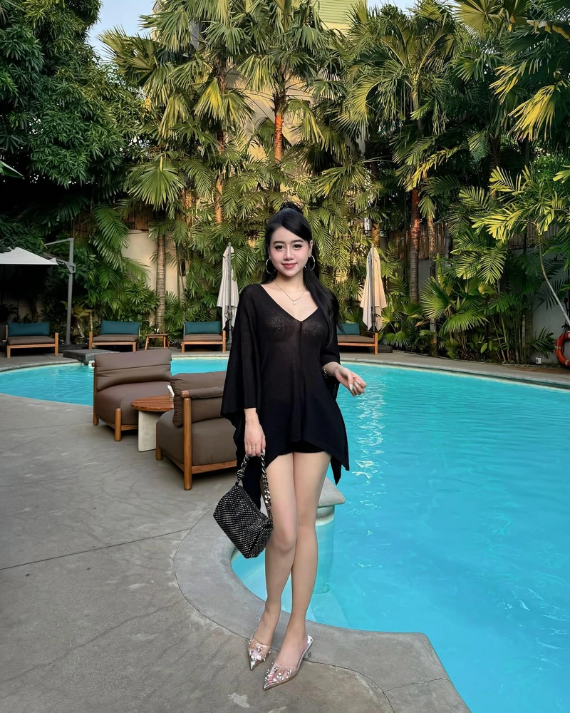 Lê Kim Loan bikini hợp làm hình nền điện thoại mùa hè
