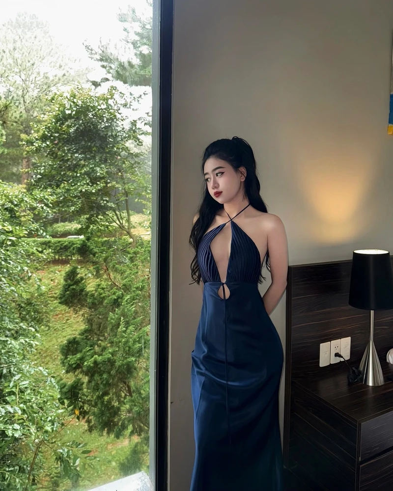 Lê Kim Loan bikini phong cách trẻ trung hợp ảnh đại diện