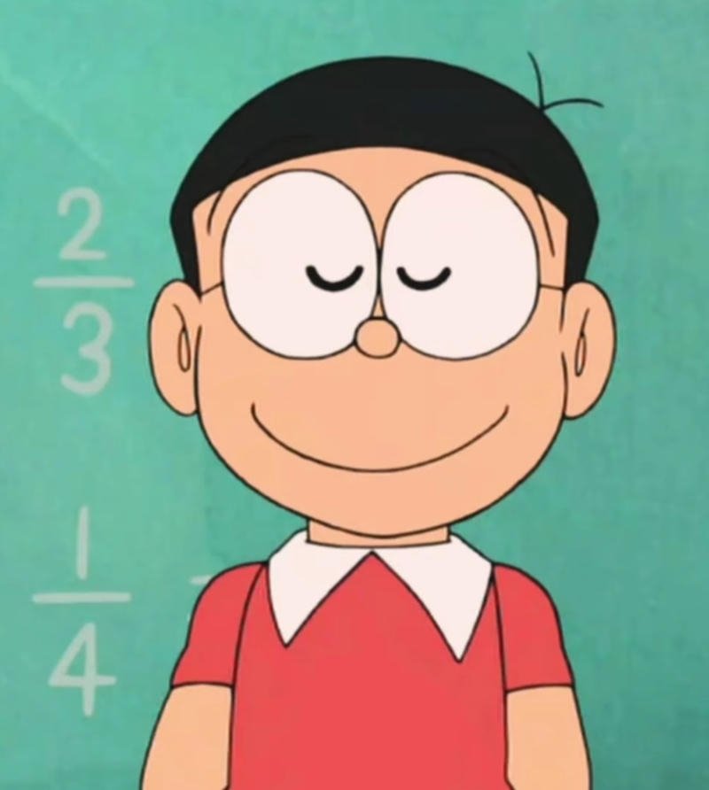 Nhân vật Nobita đứng trong khung cảnh lớp học