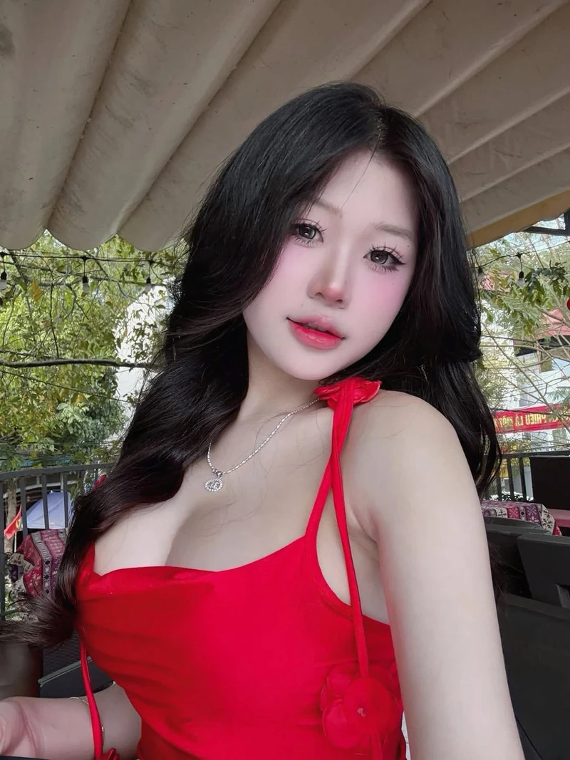 Da trắng mịn cực kỳ hấp dẫn gái múp mập mạp
