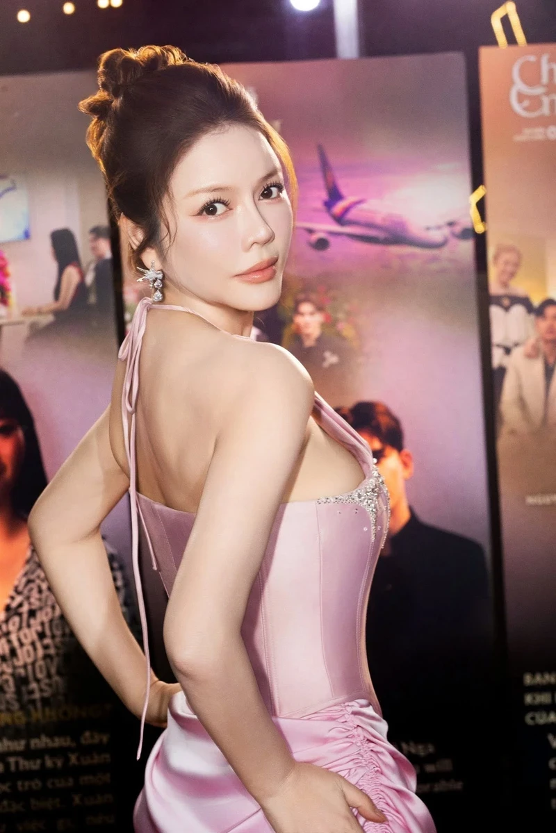 Hình Lý Nhã Kỳ sexy bikini sang trọng quý phái