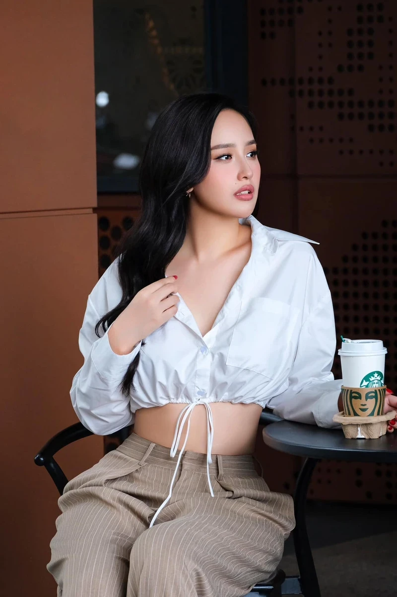 Hình Mai Phương Thuý bikini sexy bốc lửa táo bạo