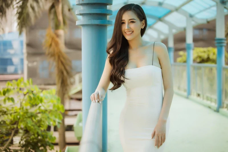 Hình Mai Phương Thuý xinh đằm thắm dịu dàng
