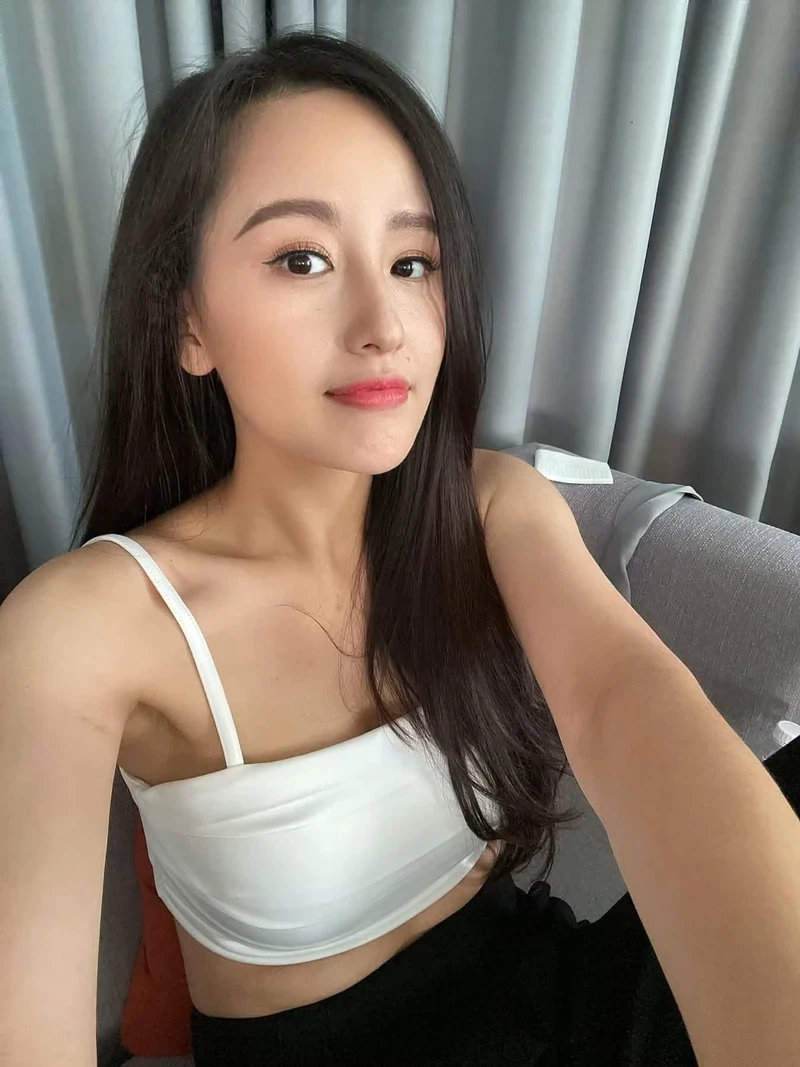Hình xinh Mai Phương Thuý tươi tắn rạng rỡ