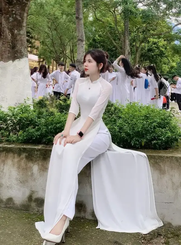nữ sinh với ảnh áo dài sexy nổi bật