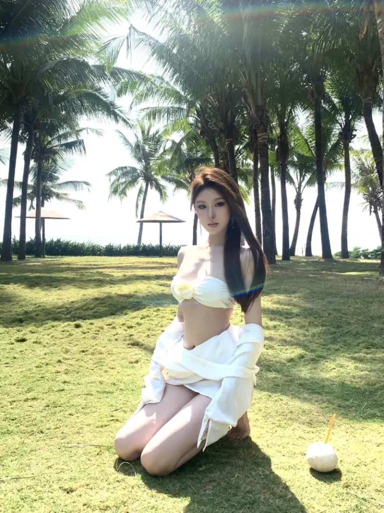 Ảnh gái xinh mặc bikini đi biển gợi tình
