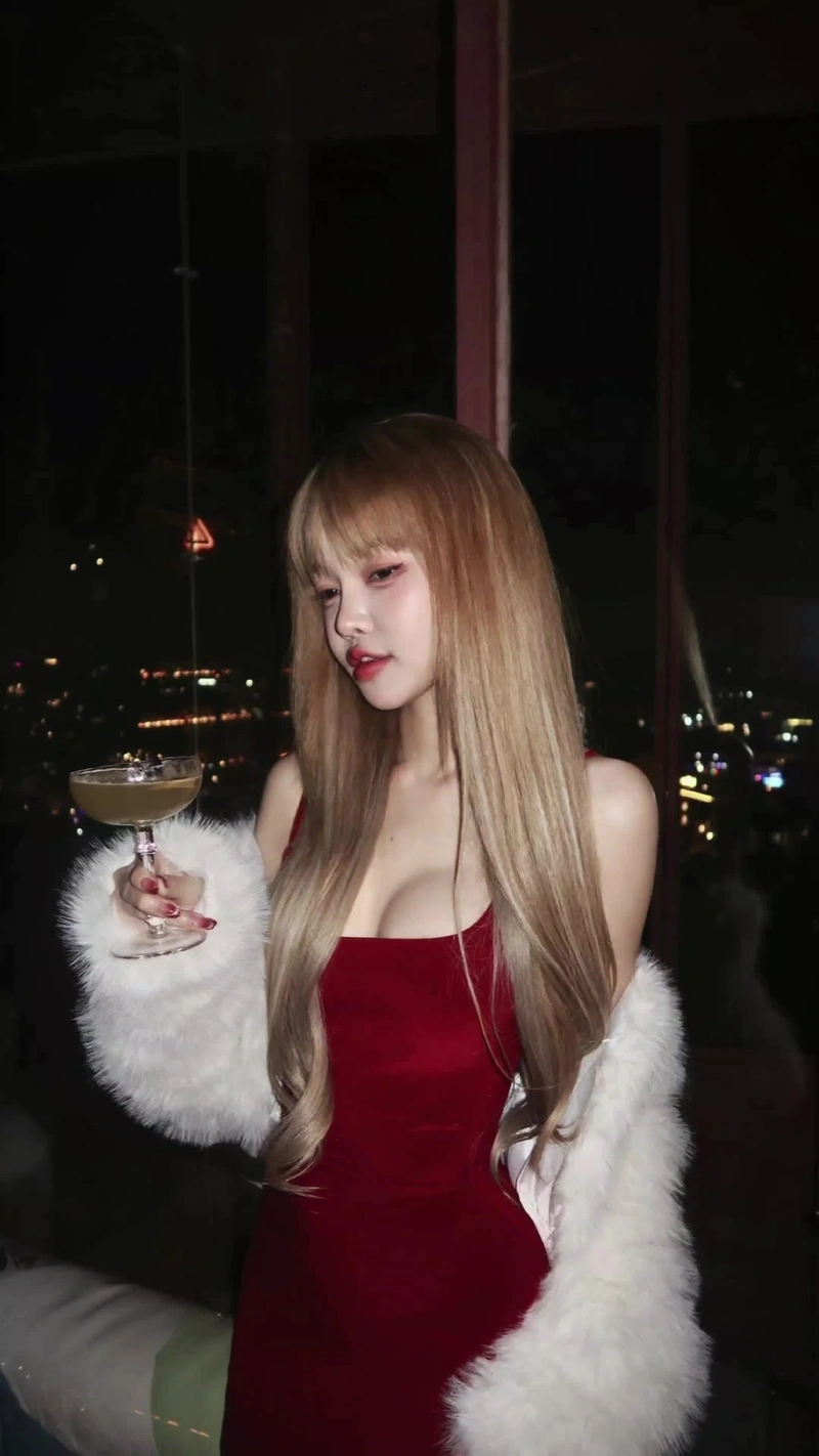 Ảnh Chu Hồng Liên sexy vòng ba tròn đầy cuốn hút