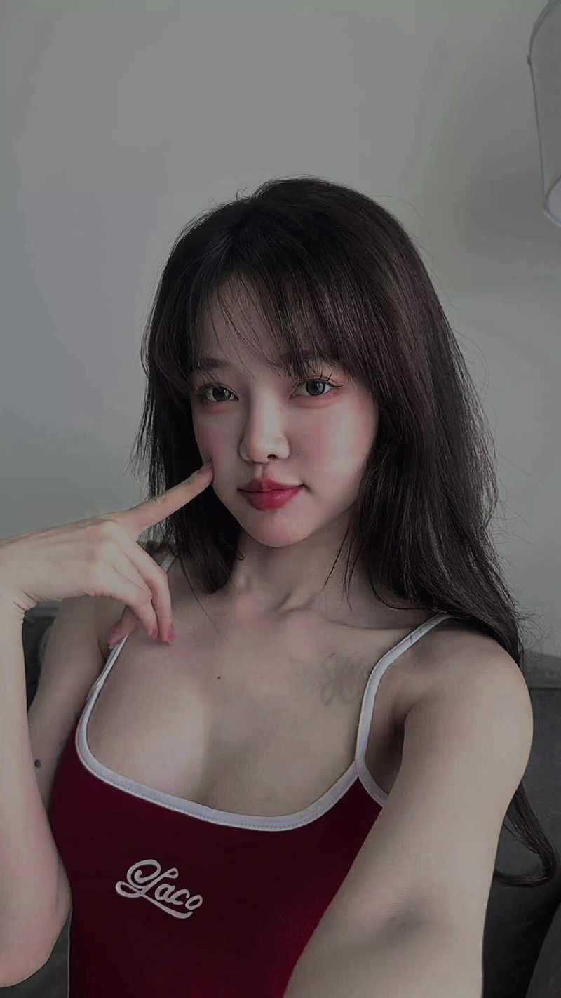 Ảnh Chu Hồng Liên show hàng mông tròn quyến rũ