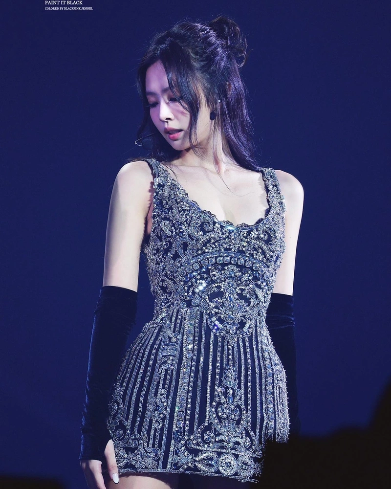 Ảnh Jennie lột đồ lộ mông đít tròn đầy dâm đãng