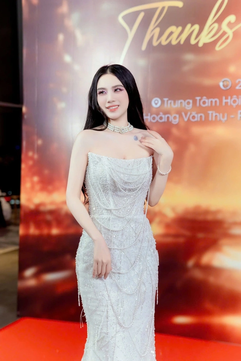 Ảnh Linh Miu cởi đồ gợi dục không che