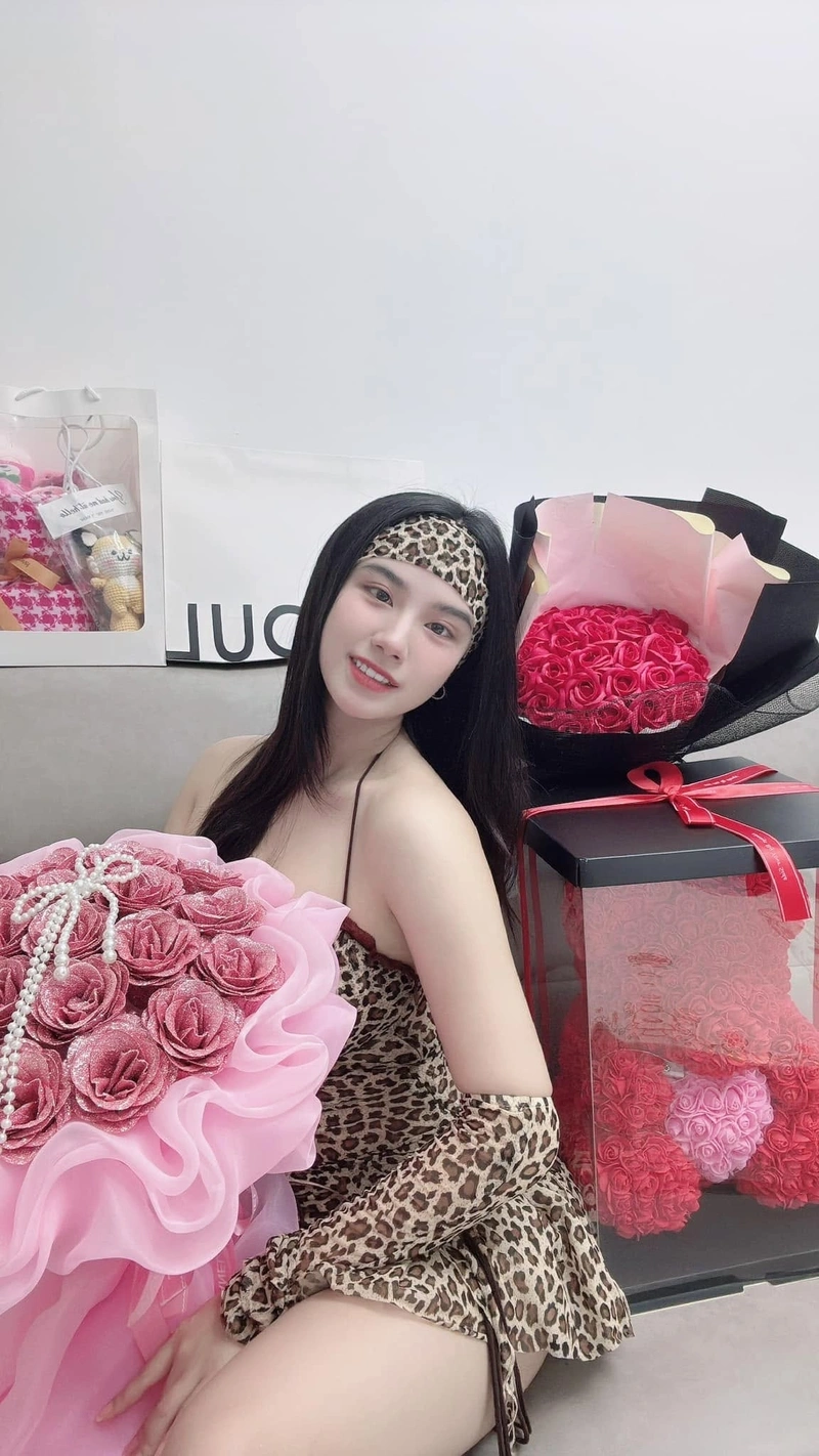 Ảnh Linh Miu gợi tình bikini siêu căng