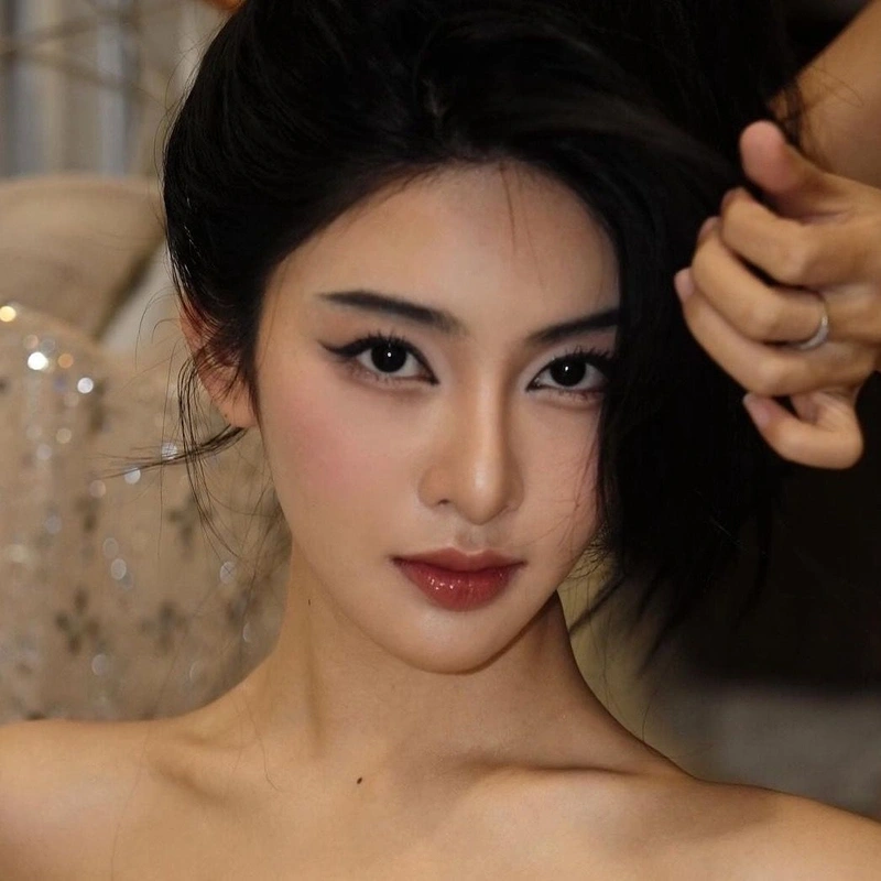Ảnh Linh Trương TikToker sexy khoe vòng ba quyến rũ nóng bỏng