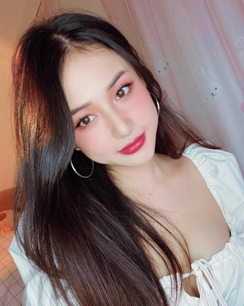 Ảnh Như Lê TikToker sexy gợi tình làm hình nền