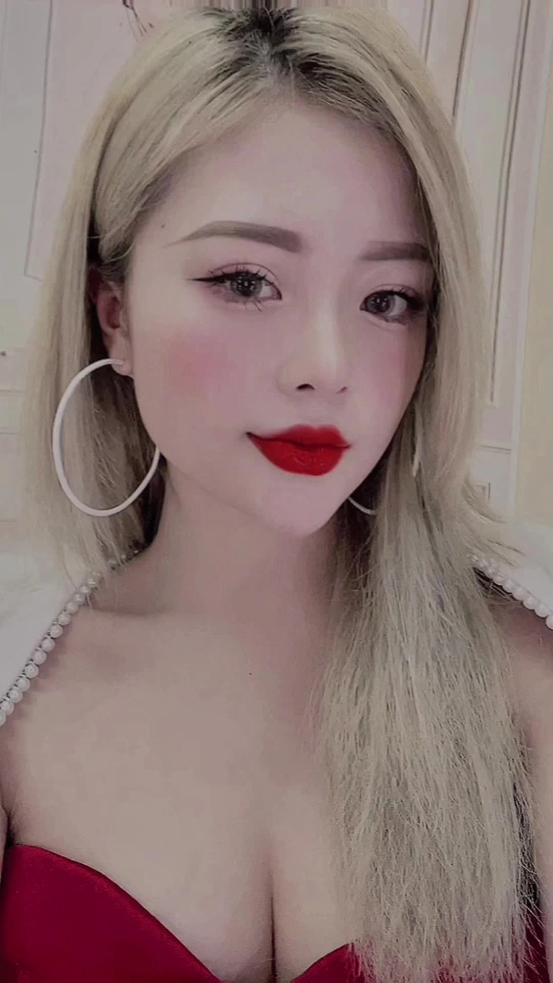 Ảnh Thảo Baby TikToker sexy lộ hàng không che