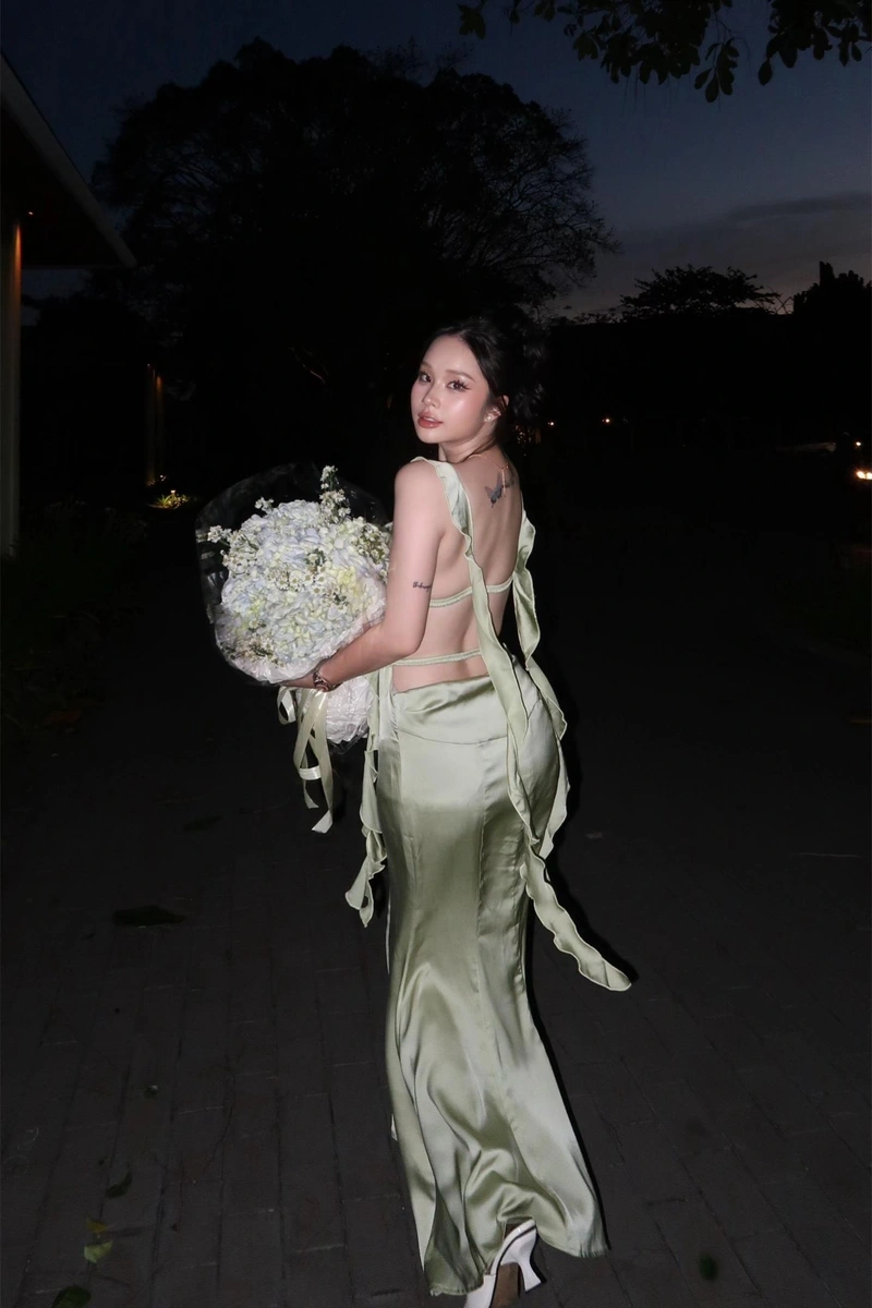 Ảnh Thuhuongbabyy cởi đồ khoe đít khủng hút hồn