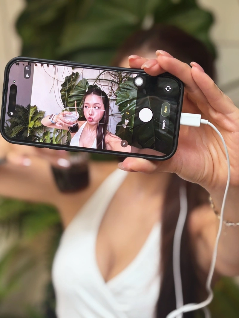 Ảnh TikToker Quỳnh Mai sexy vòng 1 khủng