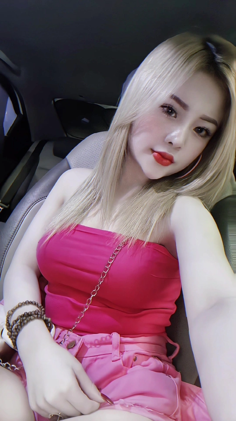 Ảnh TikToker Thảo Baby sexy vòng ba quyến rũ