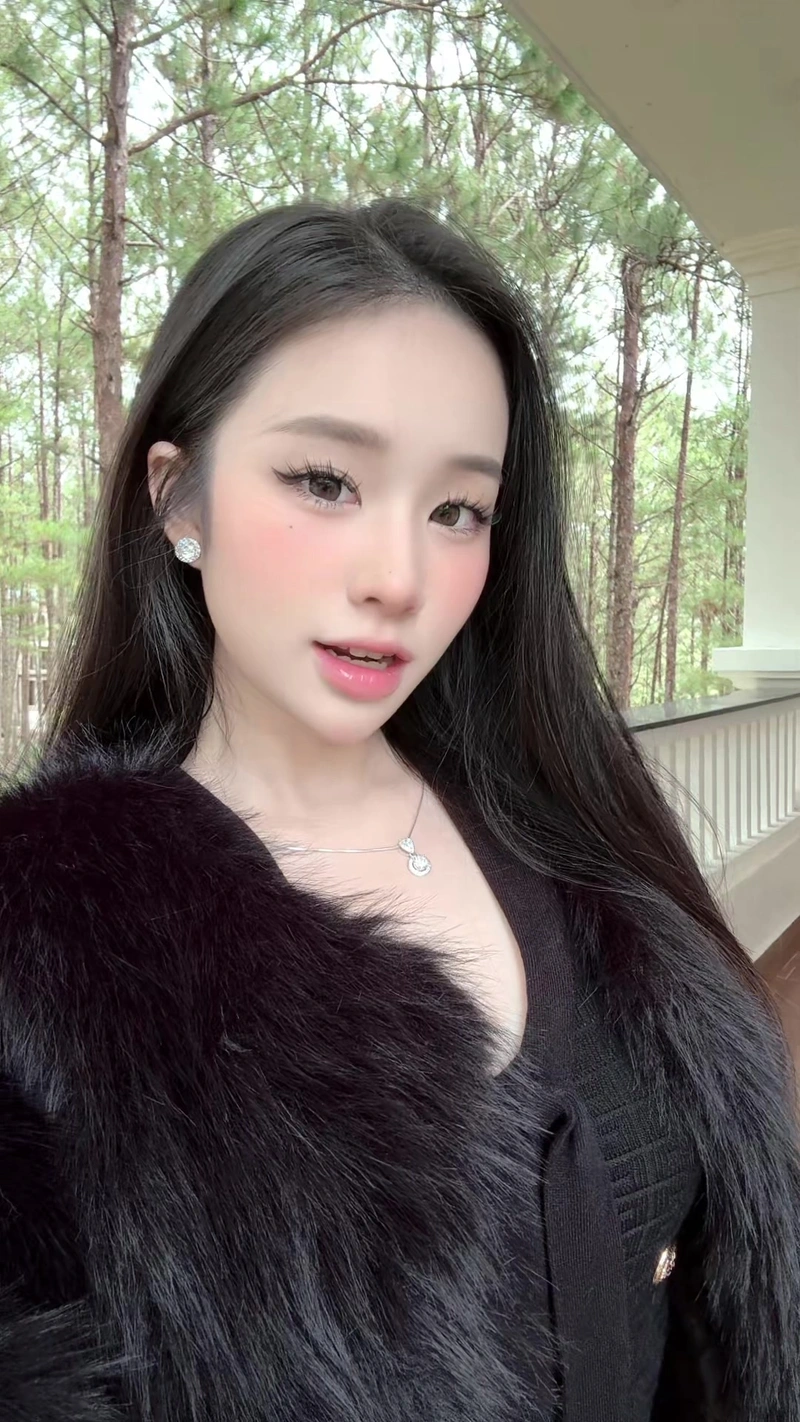 Ảnh TikToker Thuhuongbabyy sexy khoe vòng ba tròn đầy nóng bỏng