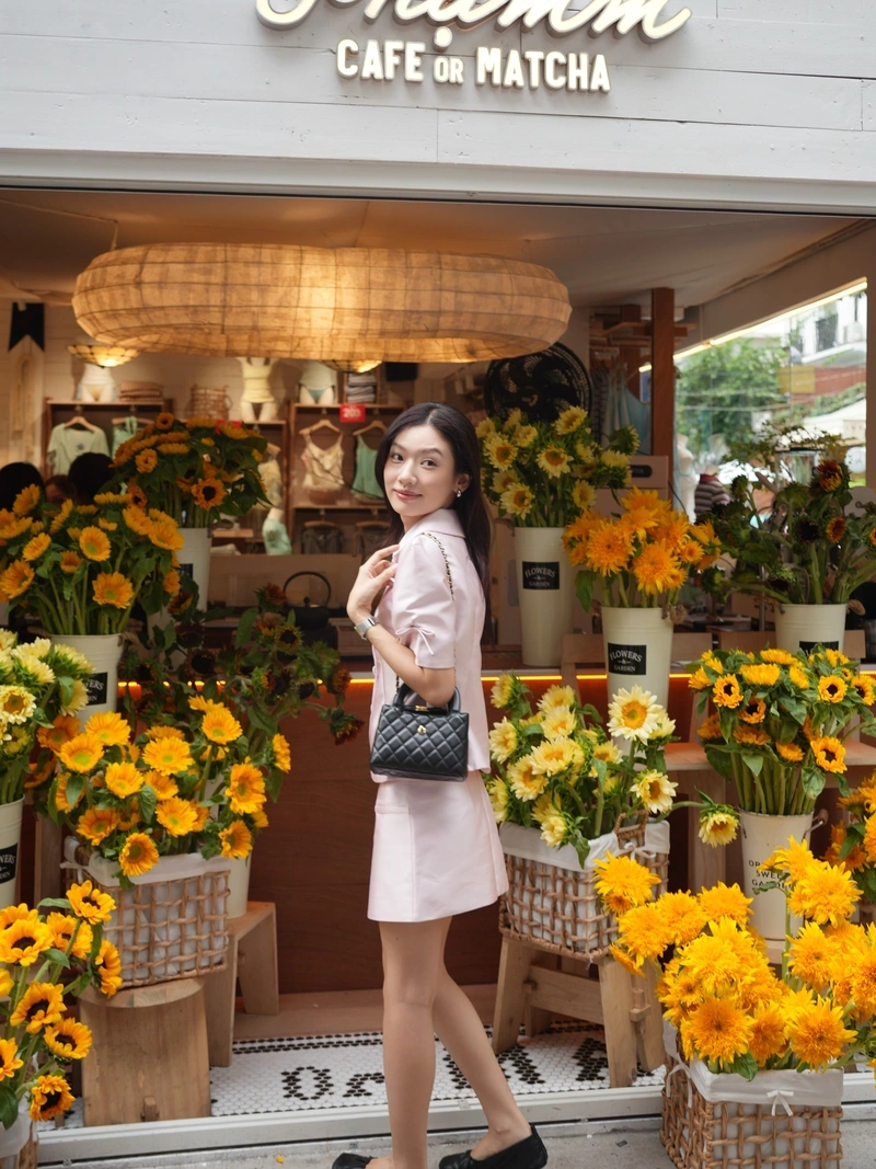 Ảnh Tống Khánh Linh cởi đồ nóng bỏng
