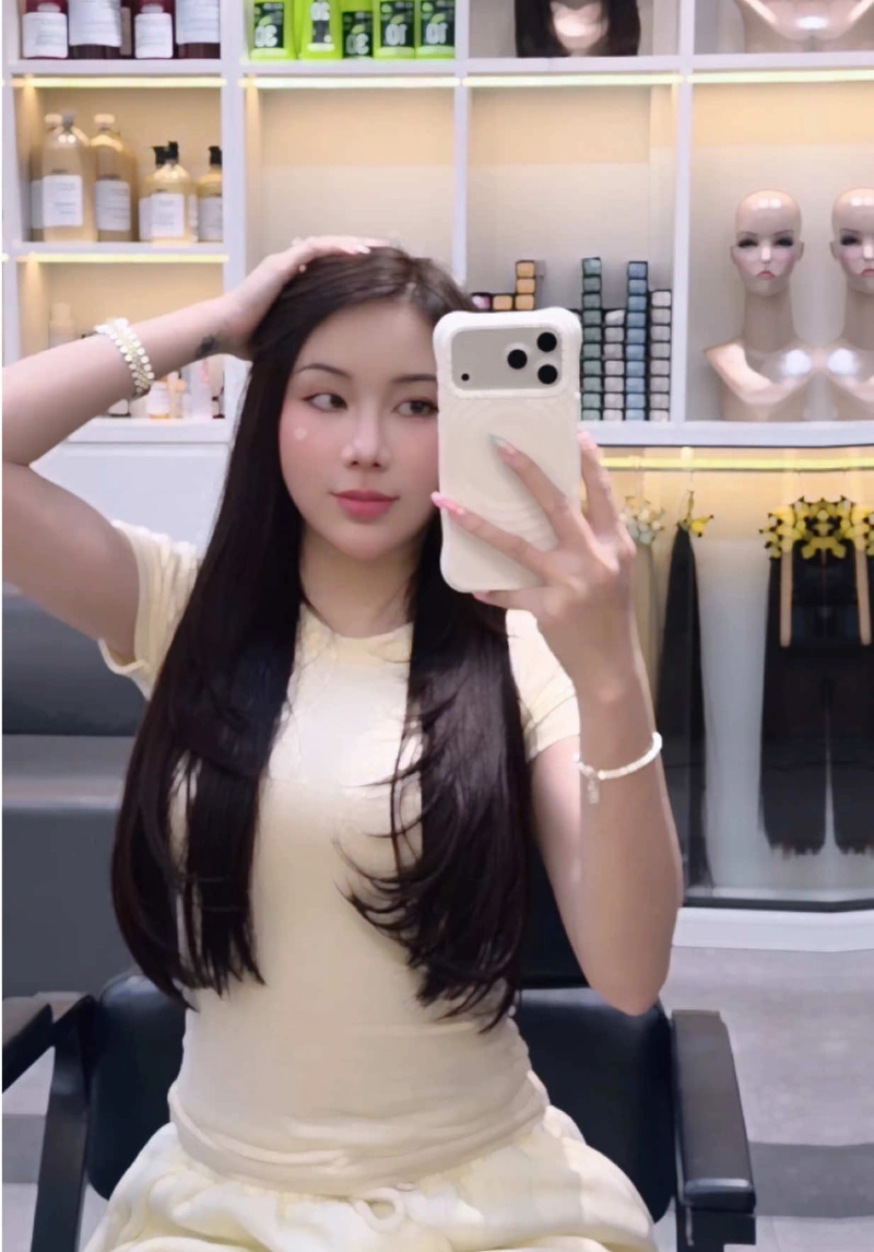 Ảnh Tuệ Vy show hàng vòng 1 khủng full HD