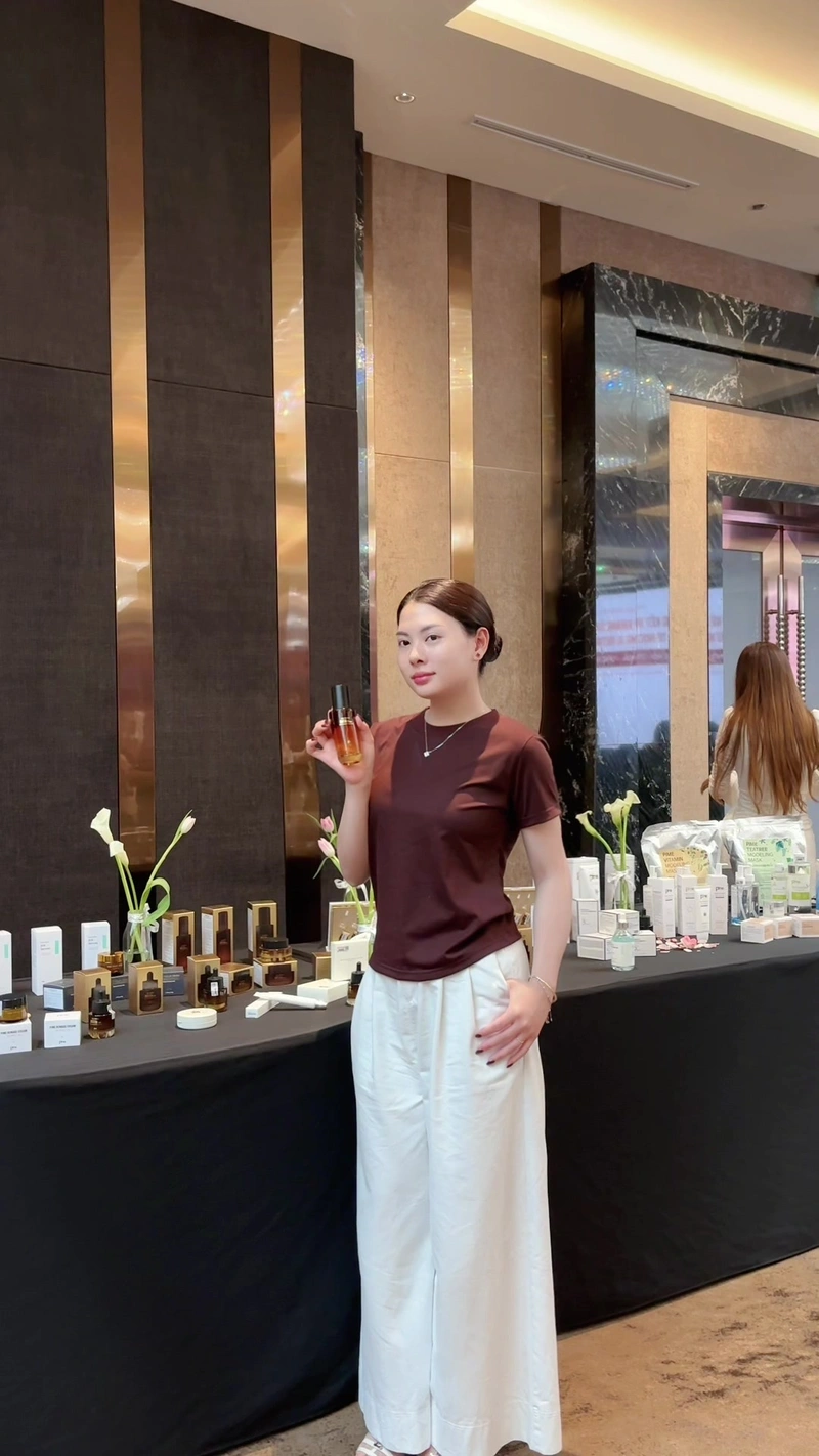 Ảnh Uyenbeu2006 khoe ngực to tròn gợi tình đầy quyến rũ