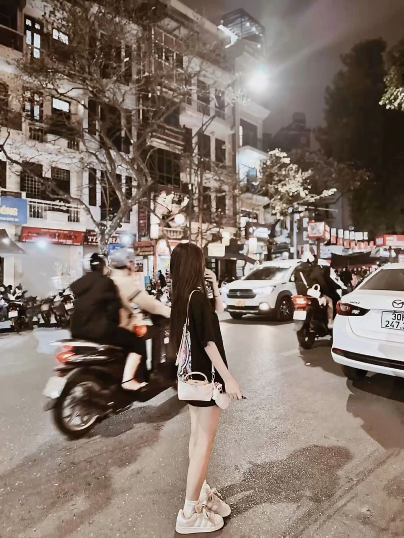 Ảnh gái phố sắc nét rạng rỡ