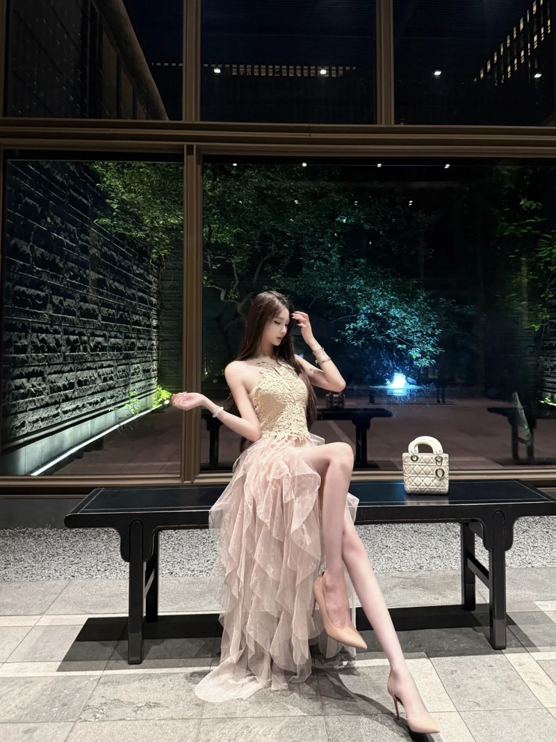 Ảnh tải gái xinh váy lưới cuốn hút nóng bỏng