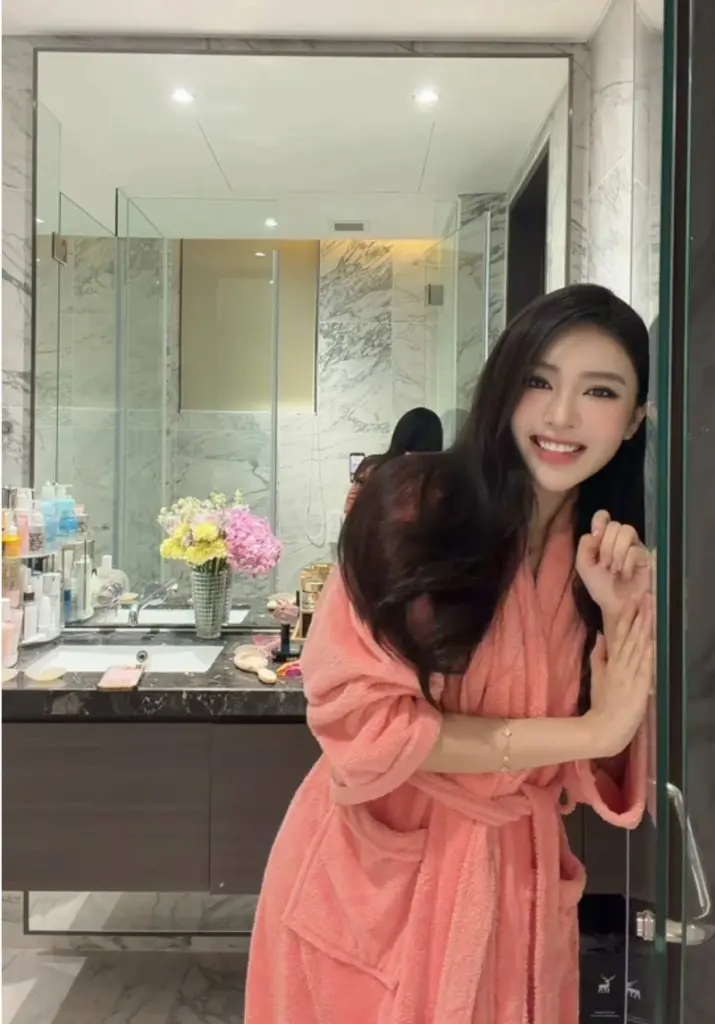 Avatar điện thoại Linh Trương sexy mông tròn quyến rũ