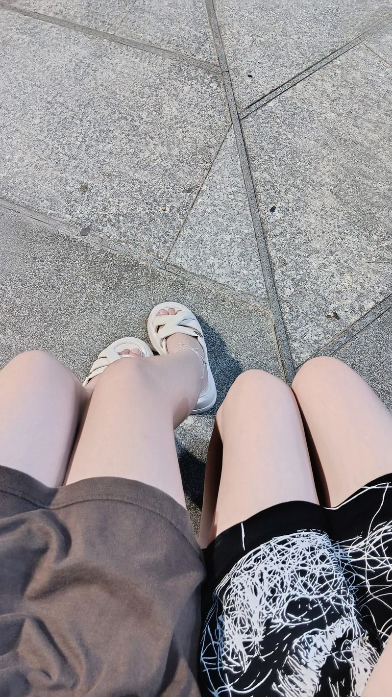 Chân gái đẹp nuột nà thanh mảnh