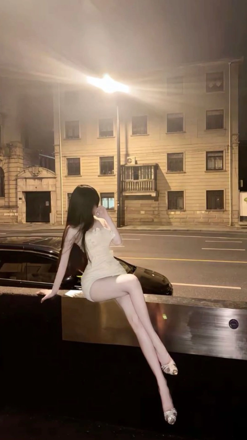 Chụp ảnh đôi chân gái thanh mảnh duyên dáng
