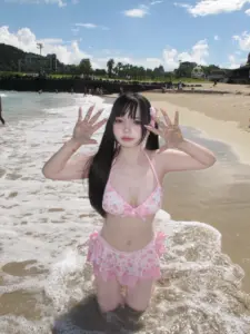Cô gái bikini hồng mông cong gợi cảm full HD