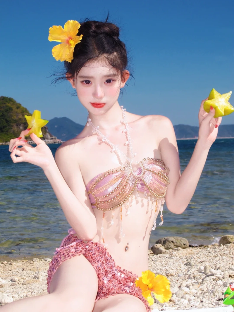 Cô gái bikini hồng show hàng mông đít cuốn hút