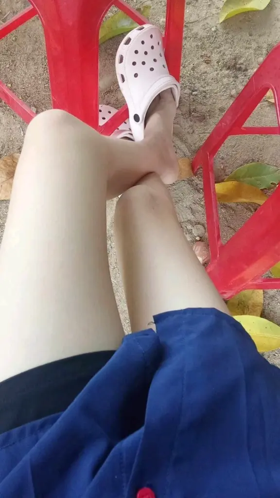 Cô gái cởi đồ lộ vòng một khủng