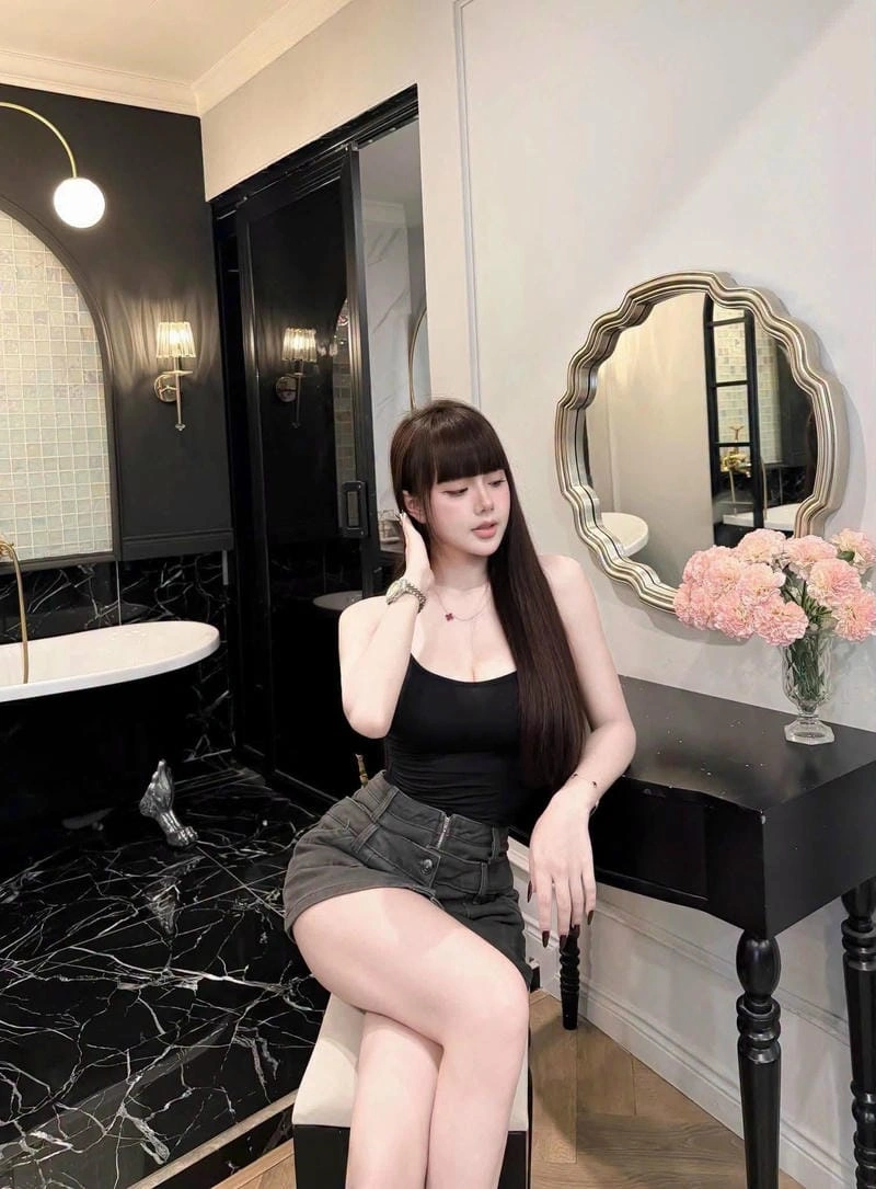 Cô giáo Hương diện bikini mang thần thái trẻ trung