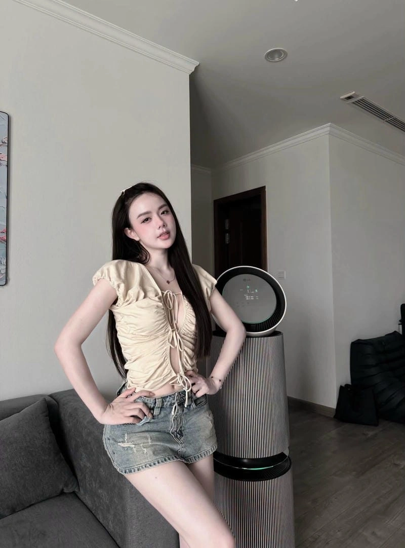 Cô giáo Hương mang diện mạo thanh tú đầy cuốn hút