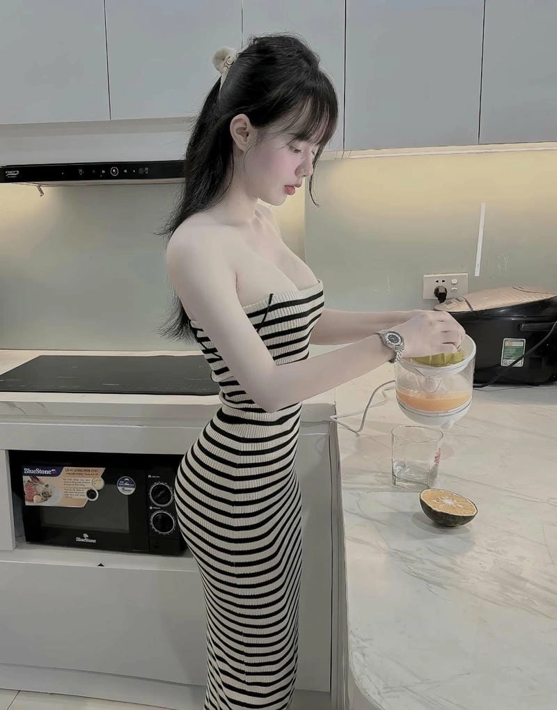 Cô giáo hương bikini sexy mang thần sắc hài hòa tự nhiên