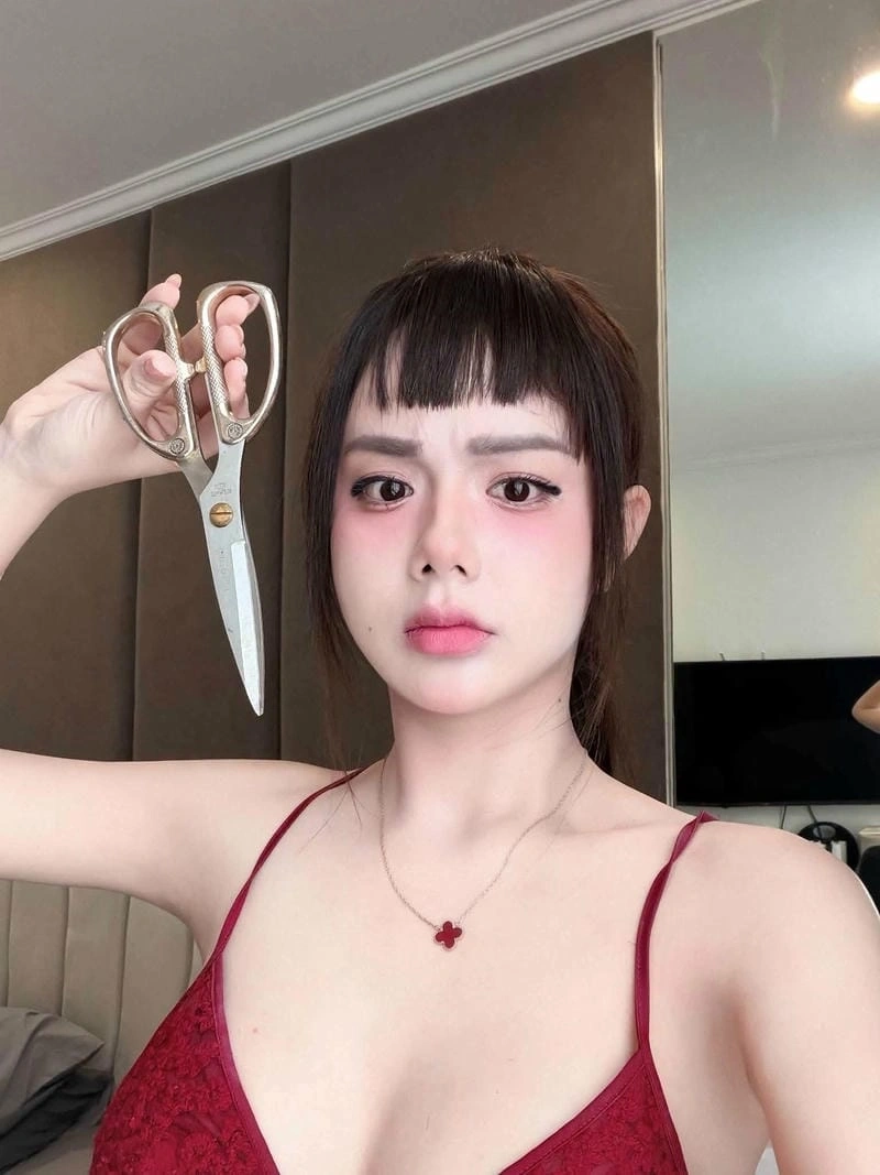 Cô giáo hương bikini sexy sở hữu thần thái duyên dáng