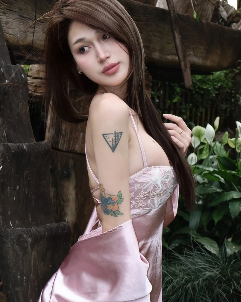 DJ Vy Chila gợi dục với bộ ngực đầy đặn