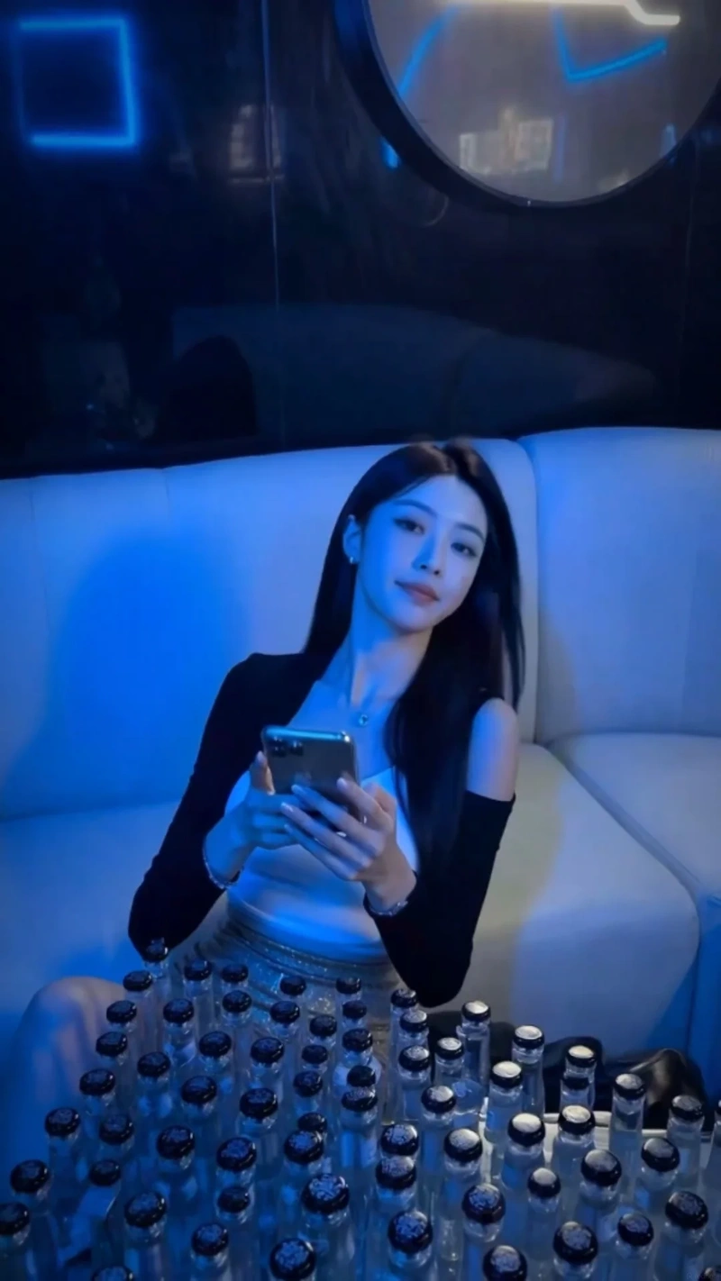 Gái karaoke nude khỏa thân hút hồn