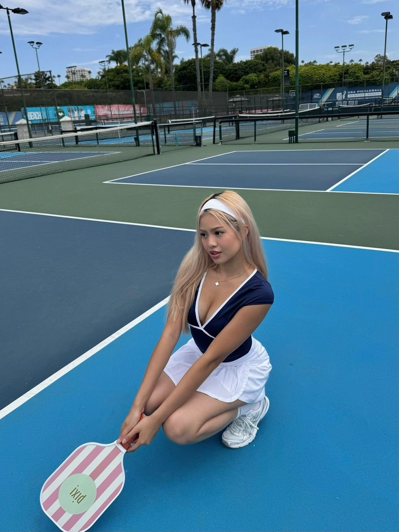 Gái xinh chơi pickleball khoe hàng vòng ba dâm đãng