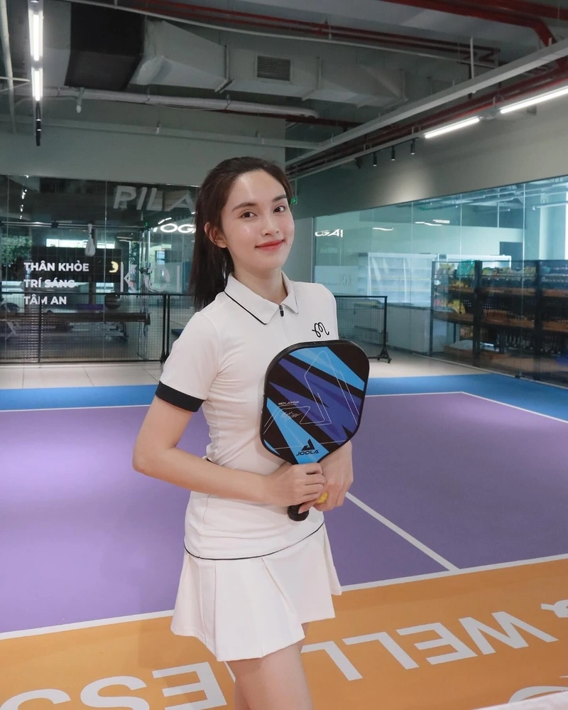 Gái xinh pickleball khoe ngực to khủng dâm dục