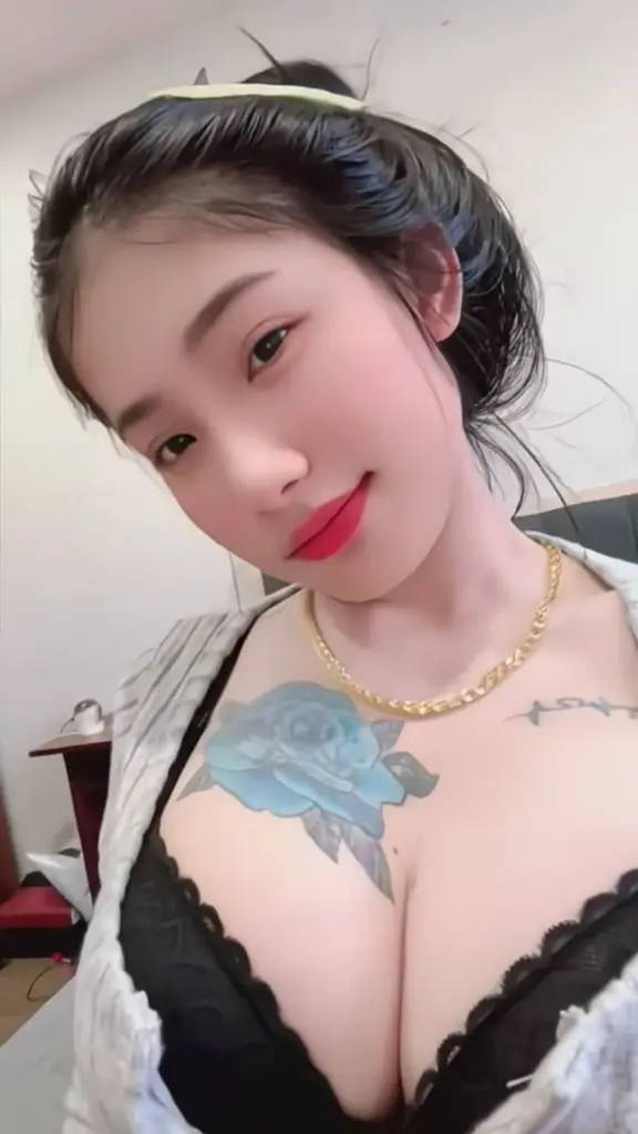 Hình Idol Huỳnh Thị Bảo Trân gợi cảm với thân hình nóng bỏng