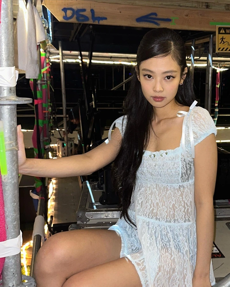 Hình Jennie BlackPink sexy với ngực đầy nóng bỏng