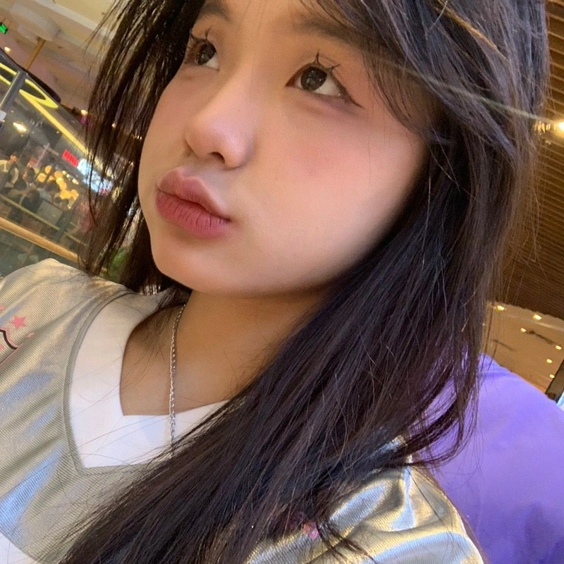 Hình Lanhxinhyeu06 TikToker sexy khoe vòng 3 đầy đặn quyến rũ